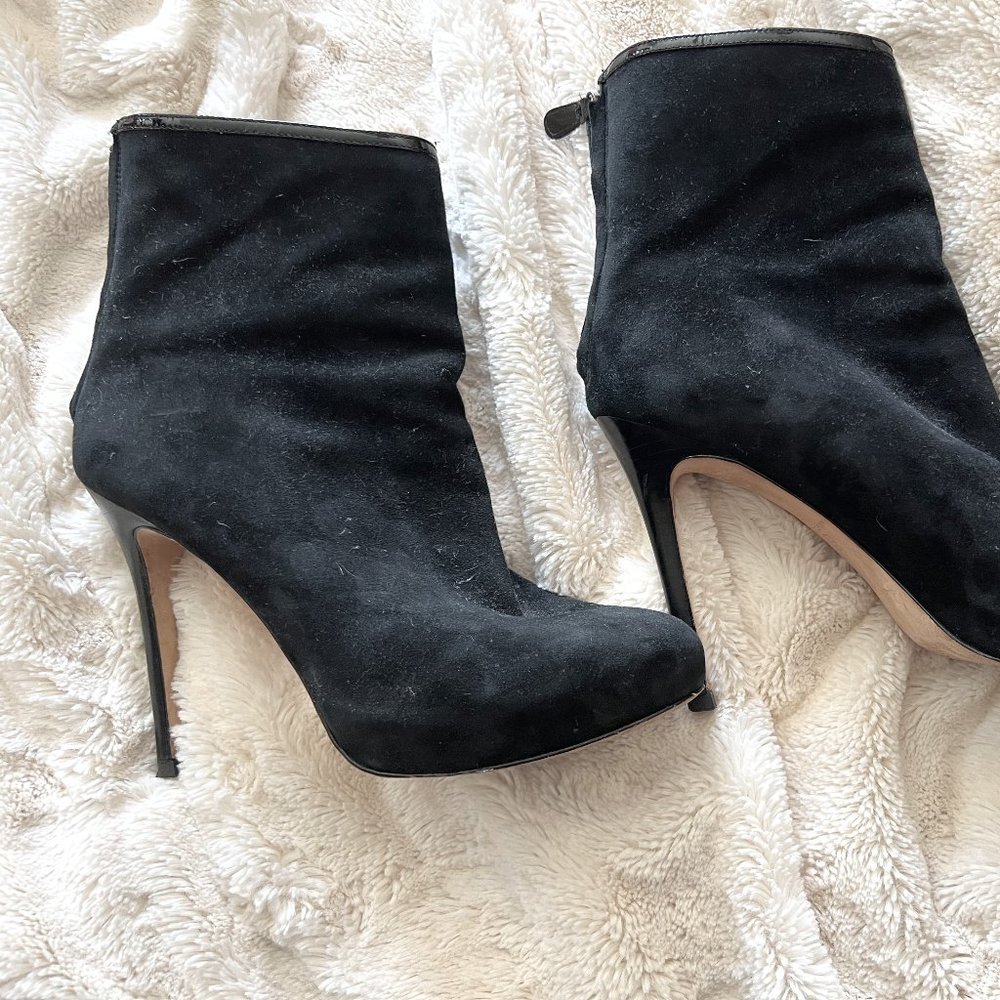 Ann Taylor Black Bootie